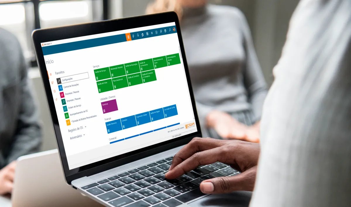 Menu inicial e dashboard estratégico do ERP CIGAM 11 em um notebook